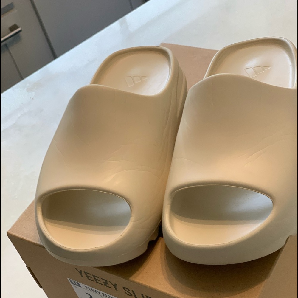 YEEZY SLIDE ADIDAS